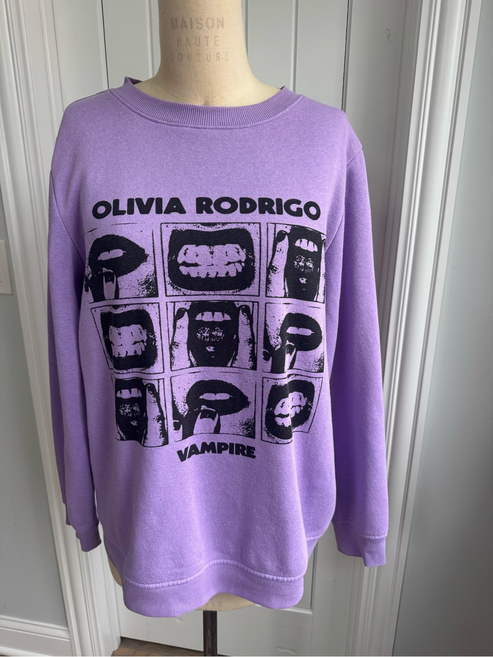 Olivia Rodrigo Lavender 'Vampire' Graphic Sweatshirt Size XL